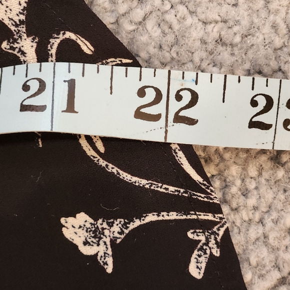 NWT Jones Wear sleeveless button down blouse Size 10 black and cream floral - Picture 8 of 12